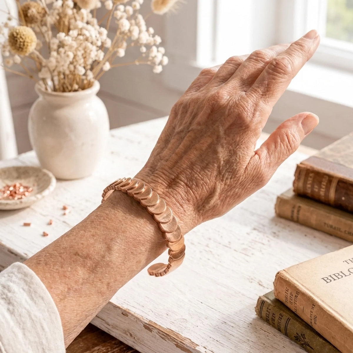Pulseira de cobre com design em lascas